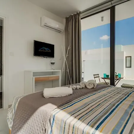 Sunnyvillas 4br New Private Pool In Pernera