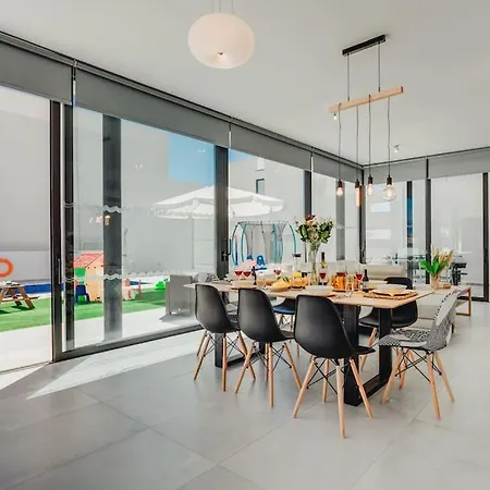 Sunnyvillas 4br New Private Pool In Pernera Villa Protarász