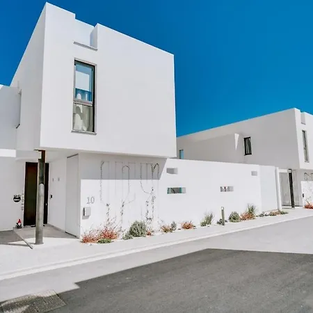 Sunnyvillas 4br New Private Pool In Pernera