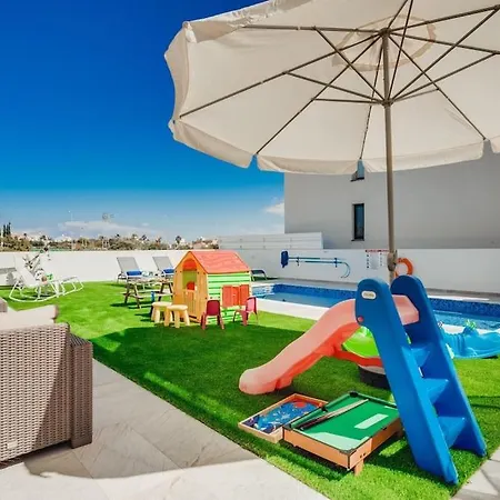 Sunnyvillas 4br New Private Pool In Pernera * Protaras