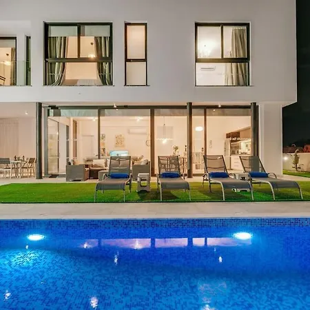 Willa Sunnyvillas 4br New Private Pool In Pernera *