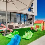 Sunnyvillas 4br New Private Pool In Pernera