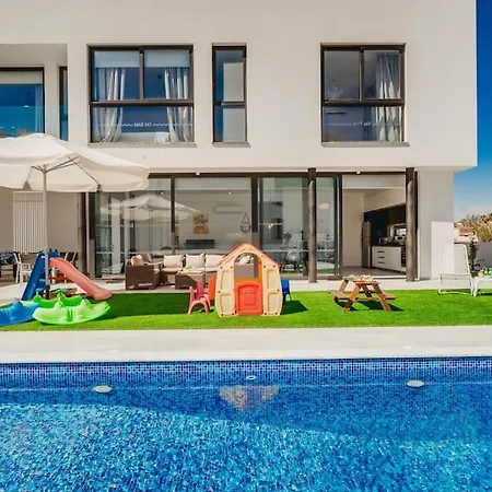 Sunnyvillas 4br New Private Pool In Pernera