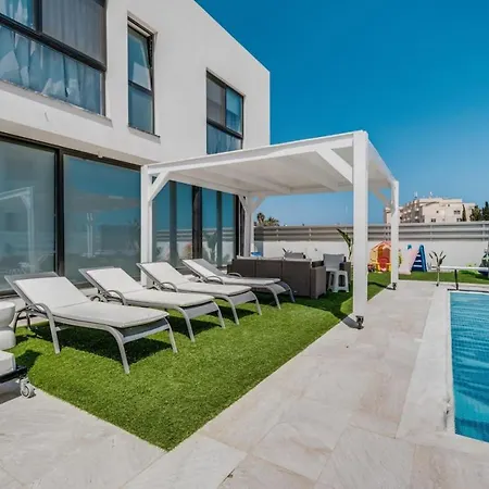 Sunnyvillas 4br New Private Pool In Pernera Protaras