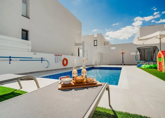 Sunnyvillas 4br New Private Pool In Pernera