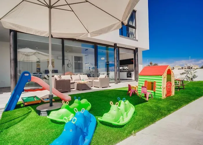 Sunnyvillas 4br New Private Pool In Pernera