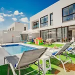 Sunnyvillas 4br New Private Pool In Pernera