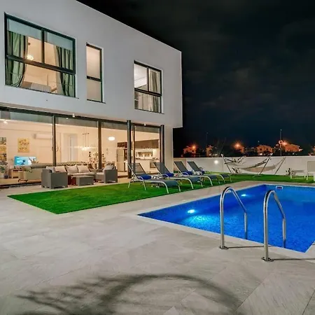 Vilă Sunnyvillas 4br New Private Pool In Pernera