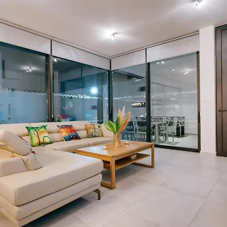 Sunnyvillas 4br New Private Pool In Pernera Villa *