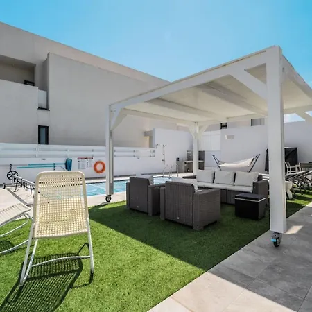 Sunnyvillas 4br New Private Pool In Pernera