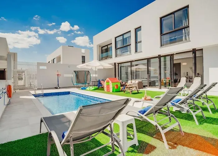 Sunnyvillas 4br New Private Pool In Pernera