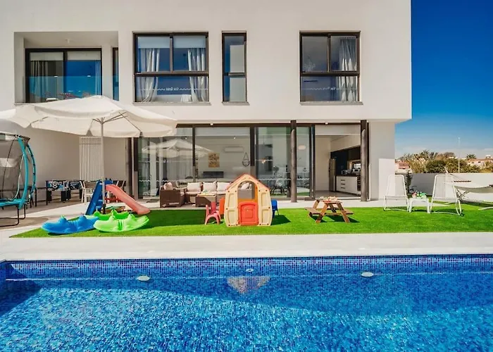 Sunnyvillas 4br New Private Pool In Pernera